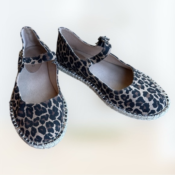 Torrid CANVAS ESPADRILLE FLAT - LEOPARD Print Buckle Closure Wide Width Size 9 - Picture 4 of 11